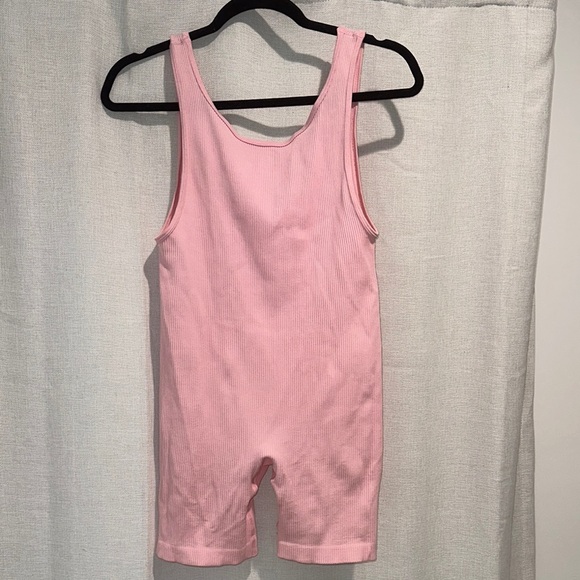 PrettyLittleThing Light Pink Ribbed Top - Picture 3 of 4